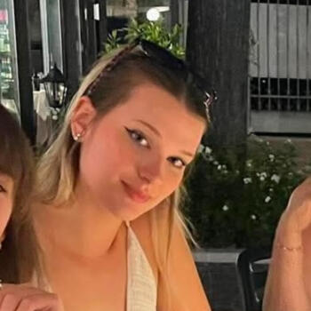 Babysitter in Budapest: Flóra