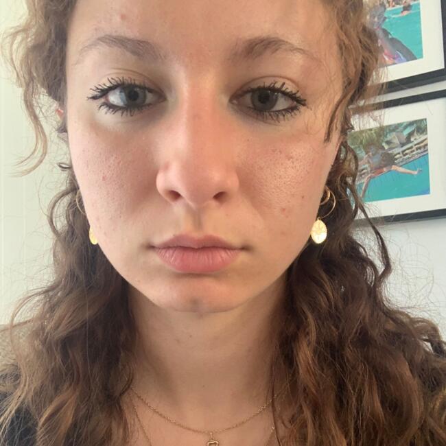 Babysitter in Magny-les-Hameaux: Andrea