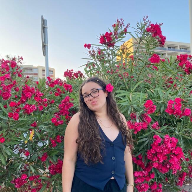 Babysitter in Vert-Saint-Denis: Deborah