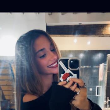 Babysitter in Agen: Nina