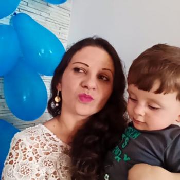 Emprego de babá Joinville: emprego de babá Hadsamyta