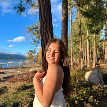 Baby-sitter in Vernon: Emily