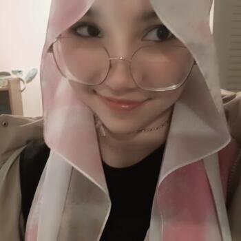 Babysitter in Burnaby: Hayla