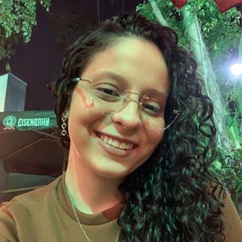 Babysitter in Praia Grande: Julia