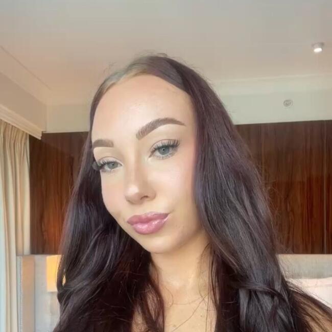 Babysitter in Hobart: Mia