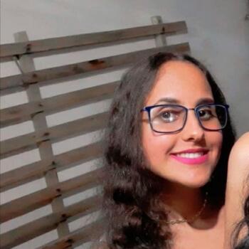 Babysitter in Divinópolis: MARINA