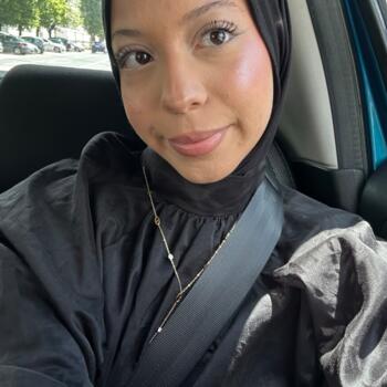 Babysitter Oyonnax: Safia