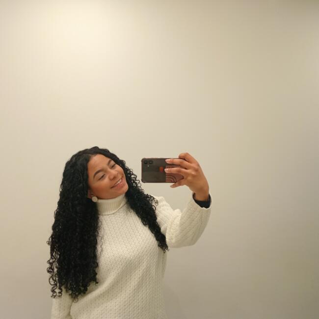 Babysitter in Curitiba: Marya Isabella de Oliveira