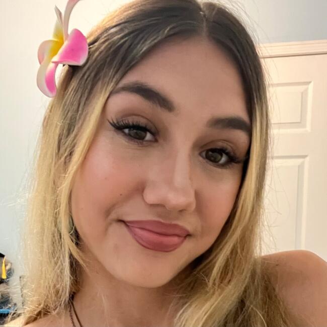 Baby-sitter in Whitby: Evangelina