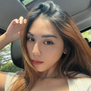 Babysitting job in Tangerang: babysitting job Adela