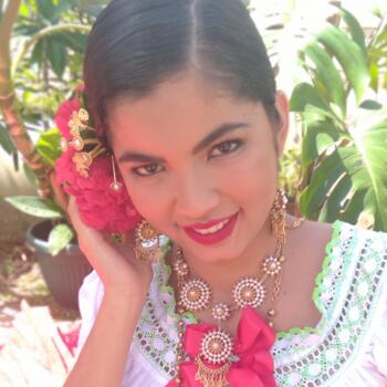 Babysitter in La Chorrera: Helen