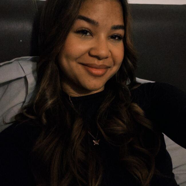 Babysitter in Whites Cross: Gabrielle Alves