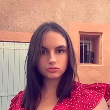 Babysitter in Creissan: Lea
