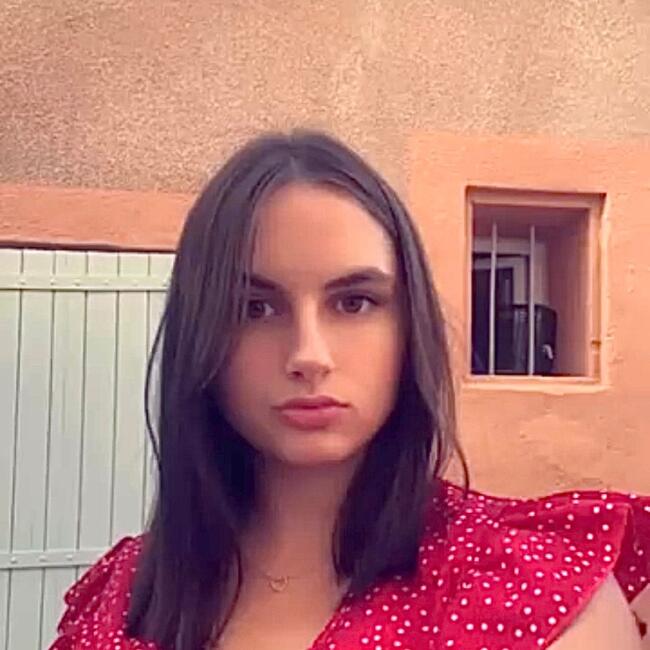 Babysitter in Creissan: Lea