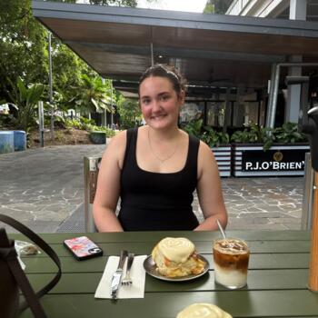 Barnevakt i Cairns: Lana