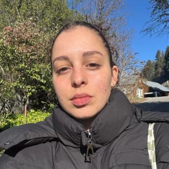 Babysitter Queenstown: Andrea