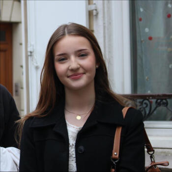 Babysitter in Paris: Tessa