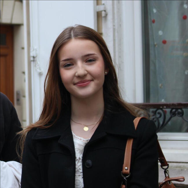 Babysitter in Paris: Tessa