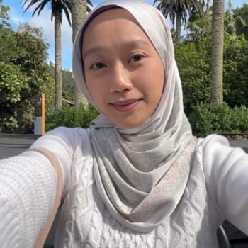 Babysitter in Auckland: Amni Husna