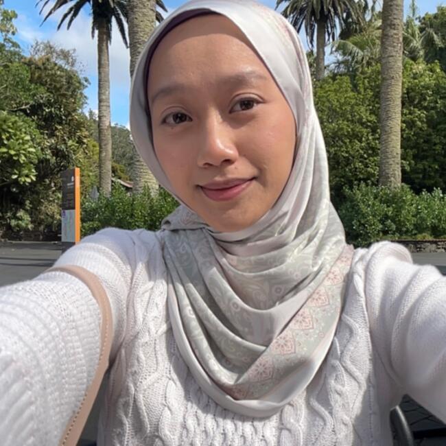 Babysitter in Auckland: Amni Husna