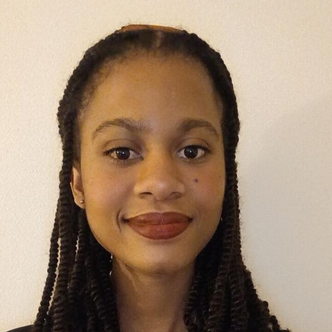 Babysitter in Paris: Jandira