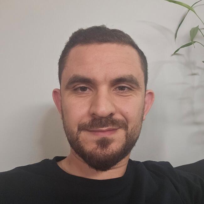 Babysitting job in Doha: Mohamed