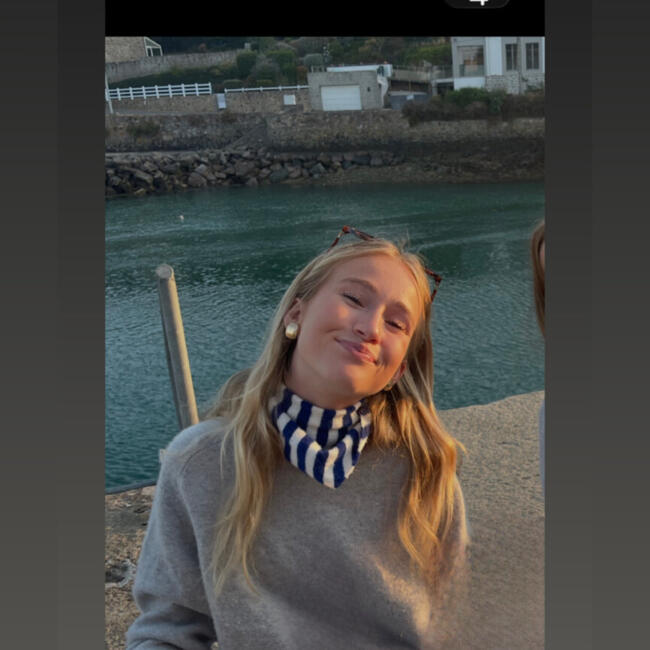 Babysitter in Jouy-en-Josas: Louise