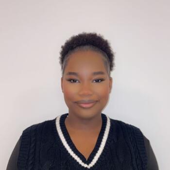 Babysitter in Paris: Adja