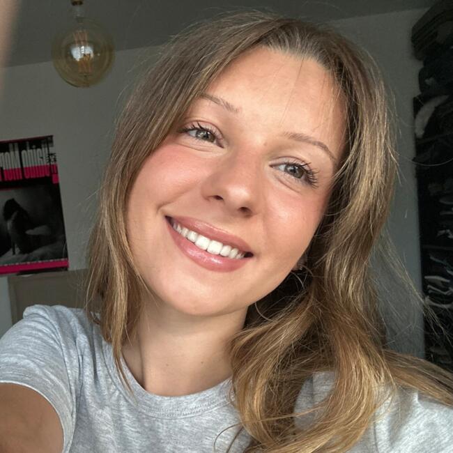Babysitter in Paris: Tess