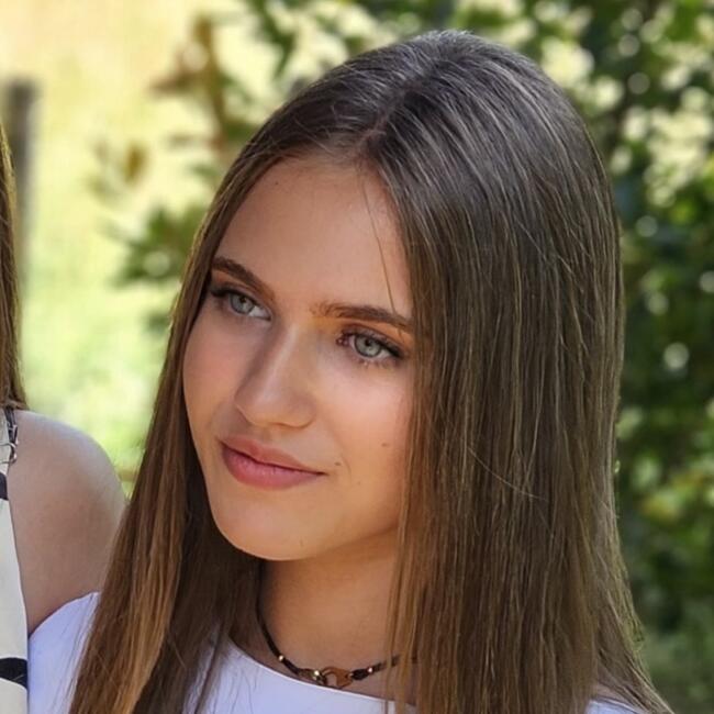 Babysitter in Richebourg (Île-de-France): Clara