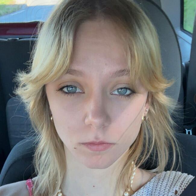 Babysitter in Poitiers: Cassi