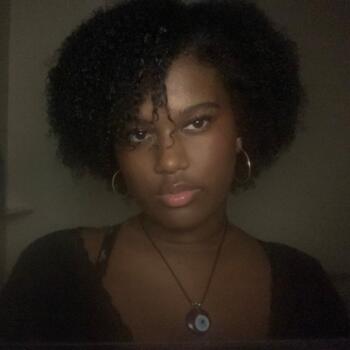 Babysitter in Bridgeport: Gia