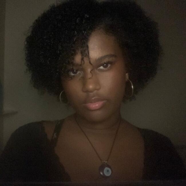 Babysitter in Bridgeport: Gia