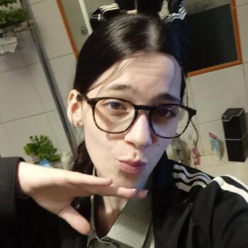 Babysitter in Saint-Quentin: Nina