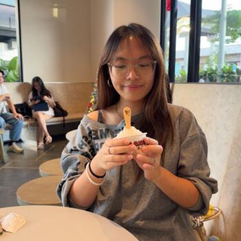 Babysitter Singapore: Divya