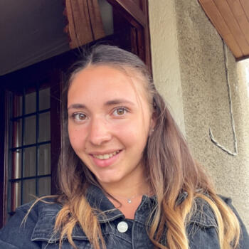 Babysitter in Les Avenières: Laura