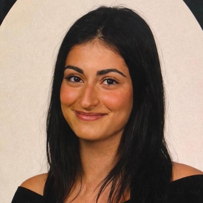 Babysitter in Washington Township: Maria