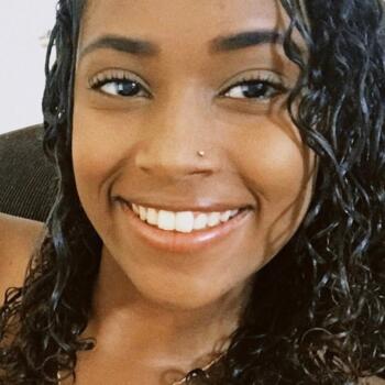 Babysitter Magé: Thayane