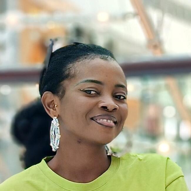 جليسة أطفال في دبي: Toyin