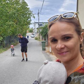 Job de babysitting în București: job de babysitting Dana