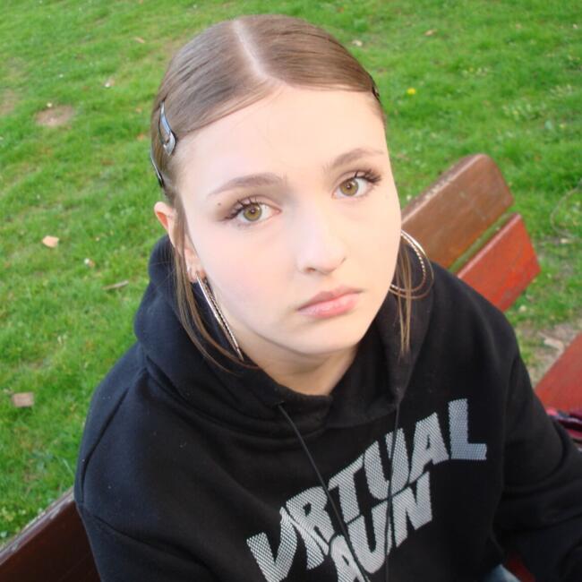 Babysitter in Saint-Quentin: Medeya