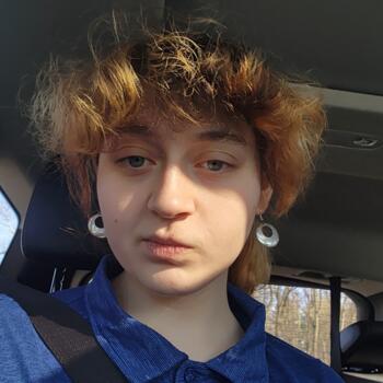 Babysitter in Freehold: Alyx