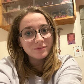 Babysitter in Branges: Clara