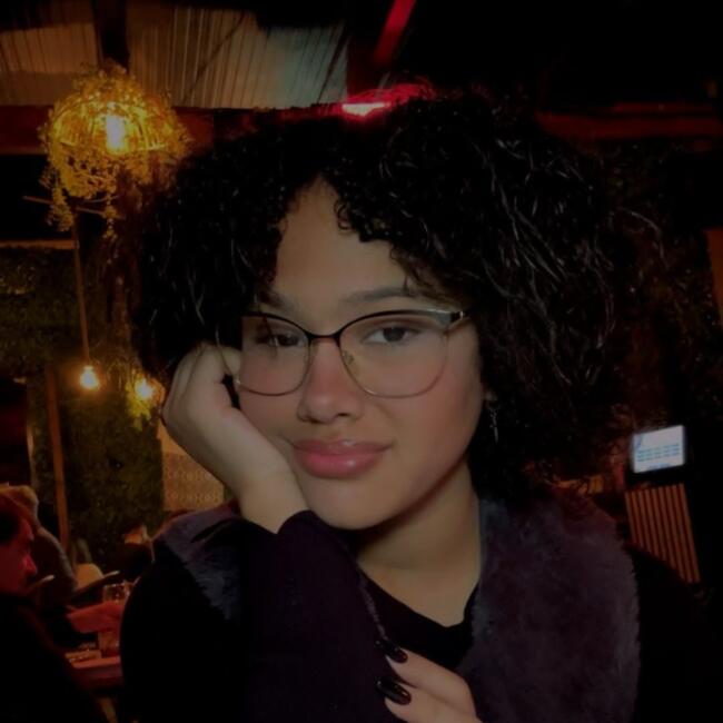 Babysitter em Amora: Rafaella Caetano