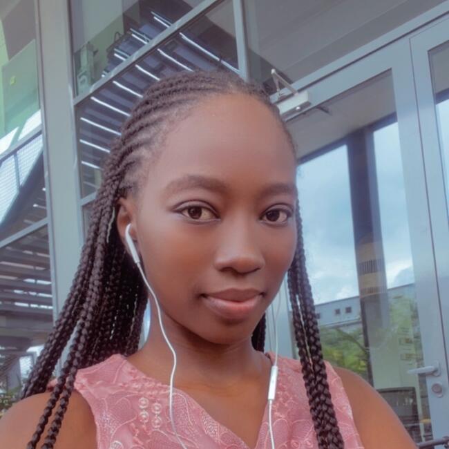 Babysitter in Châteauroux: Laure