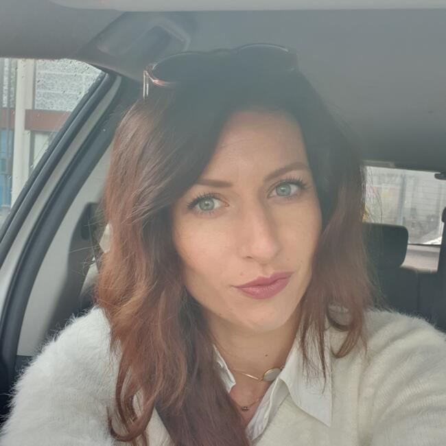 Babysitter in Évecquemont: Adeline