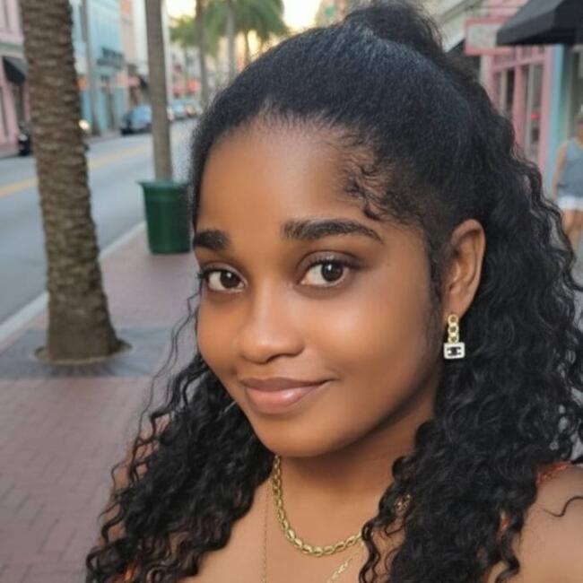 Babysitter in Tamarac: Darline