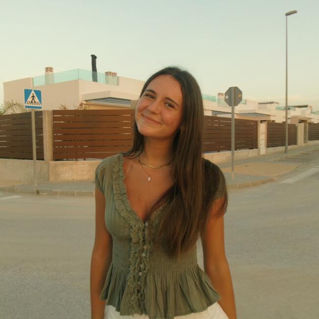Babysitter em Estoril: Ella