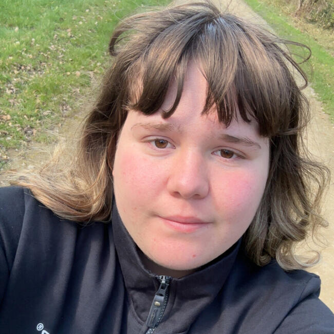 Babysitter in Saint-Cyr-du-Gault: Alicia