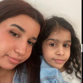 Babysitter in Sainte-Geneviève-des-Bois: Israa